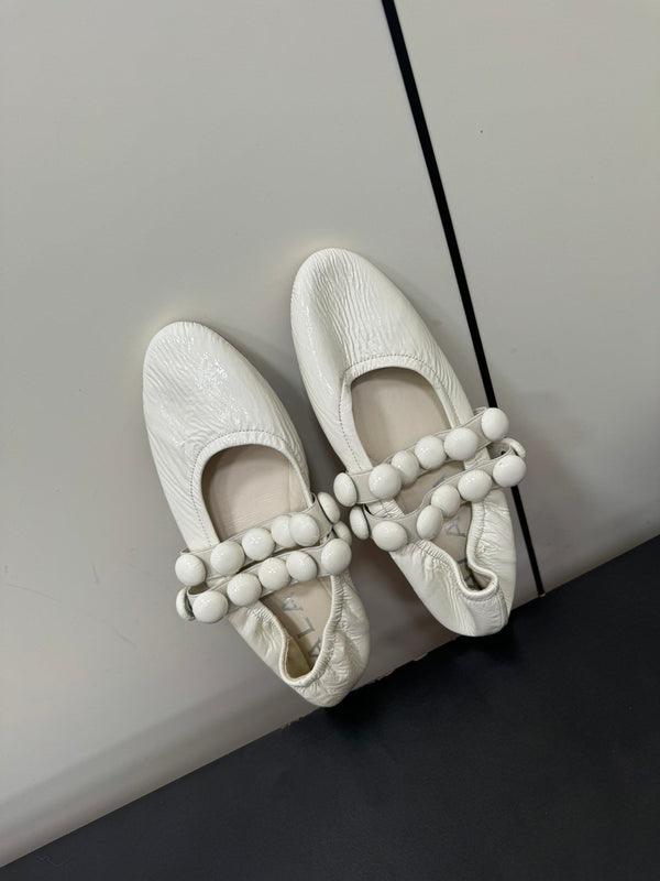 ALAIA SPHERE BALLET FLATS IN WHITE LAMBSKIN