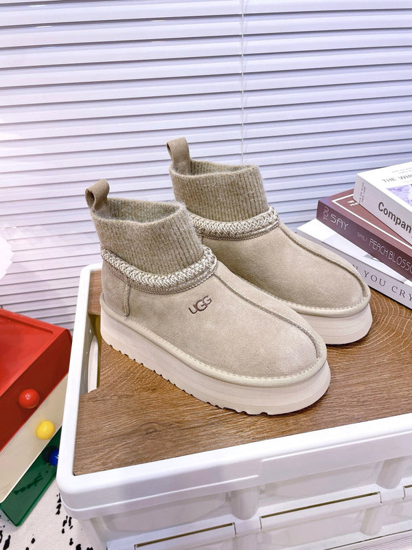 UGG Tazz Platform Boots Light Grey Frabic Suede 512866