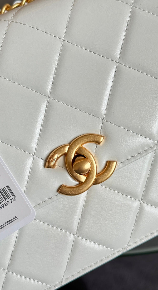 Mini Flap 19cm White Lambskin Gold Hardware