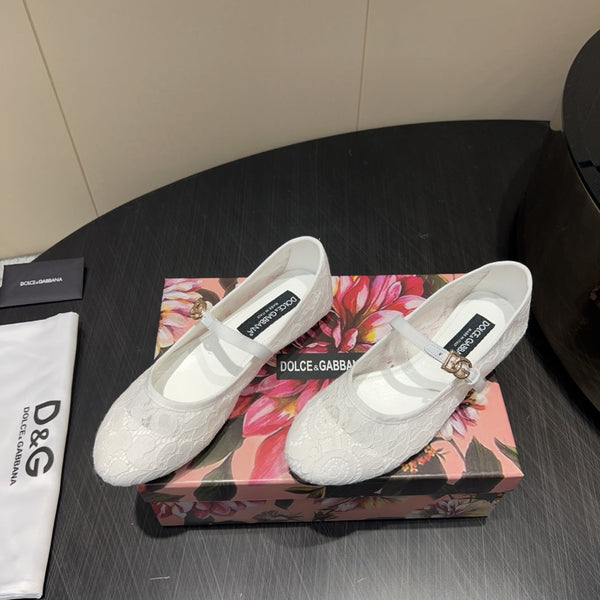 DC 25 Mary Jane White Lace And Sheepskin 381623
