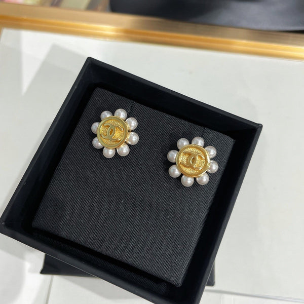 CC 26FW Gorgeous Pearl Gold Earrings 003