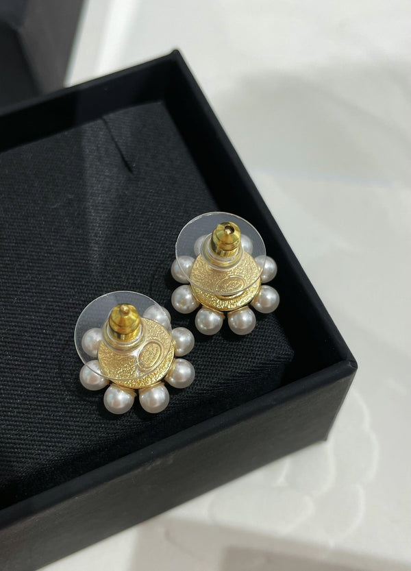 CC 26FW Gorgeous Pearl Gold Earrings 003