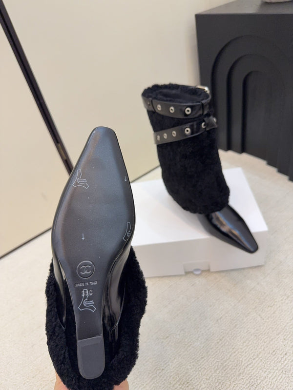CC 26 Ankle Boot With Buckle Black Cowhide Wool 589111