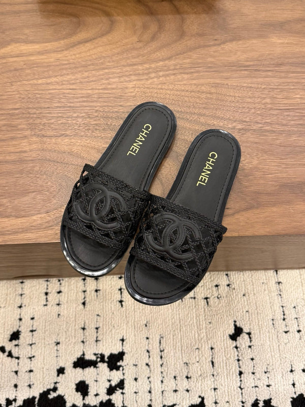 CC 26s Slippers Black Leather 850325