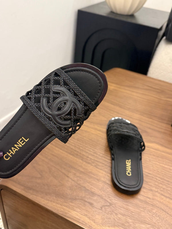 CC 26s Slippers Black Leather 850325