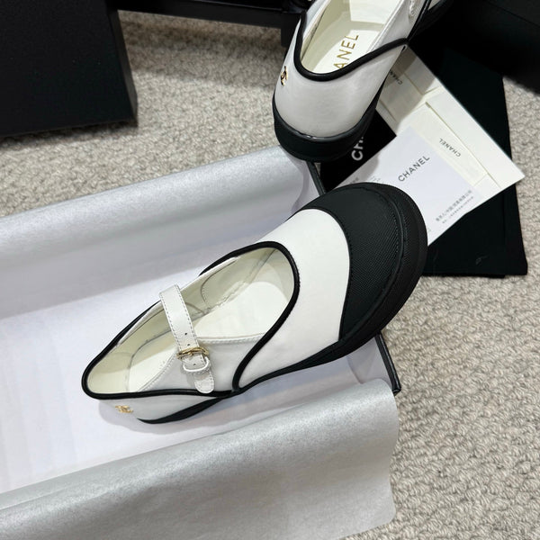 CC 26s Coco Beach Mary Janes Black White Fibers Rubber 767079