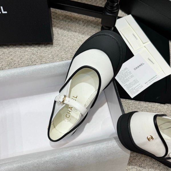 CC 26s Coco Beach Mary Janes Black White Fibers Rubber 767079