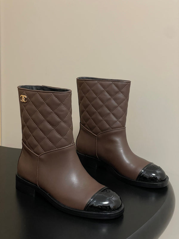 CC 25FW Double C Buckle Short Boot 25mm Brown Black Sheepskin 423143