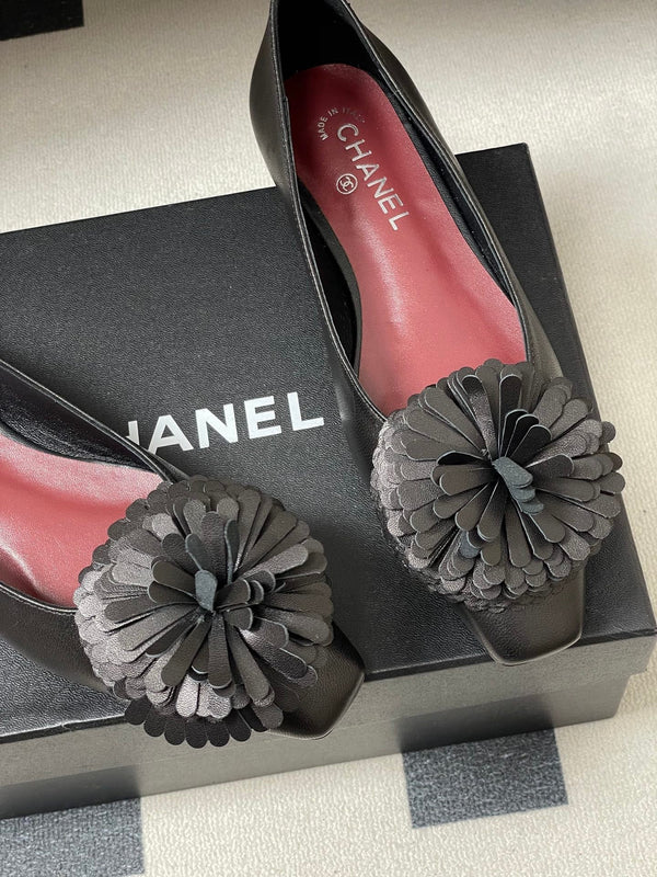 CC 26 Flower-shaped Ballet Flat Black Sheepskin 593168
