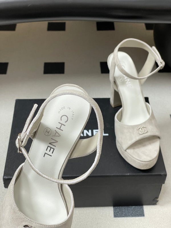 CC 26SS Platform Sandals 120mm Light Gray Double C Sheepskin Suede 632573