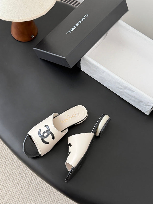 CC 26SS Mary Jane Slippers Black White Lambskin Patent Leather 670617