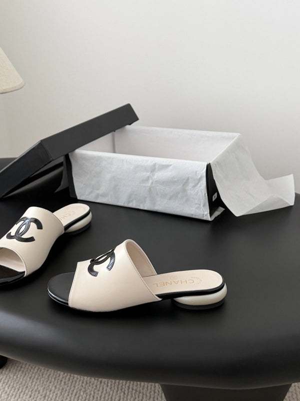 CC 26SS Mary Jane Slippers Black White Lambskin Patent Leather 670617
