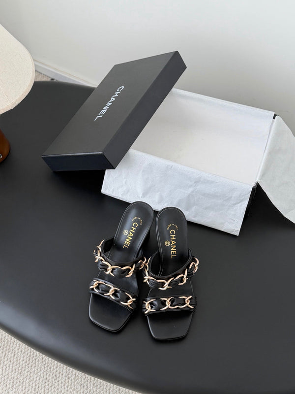 CC 26ss Chain Slippers Black Sheepskin 670304