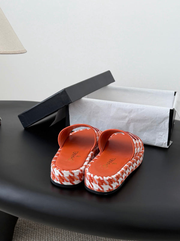 CC 26ss Slippers White Red Sheepskin Woven 670370