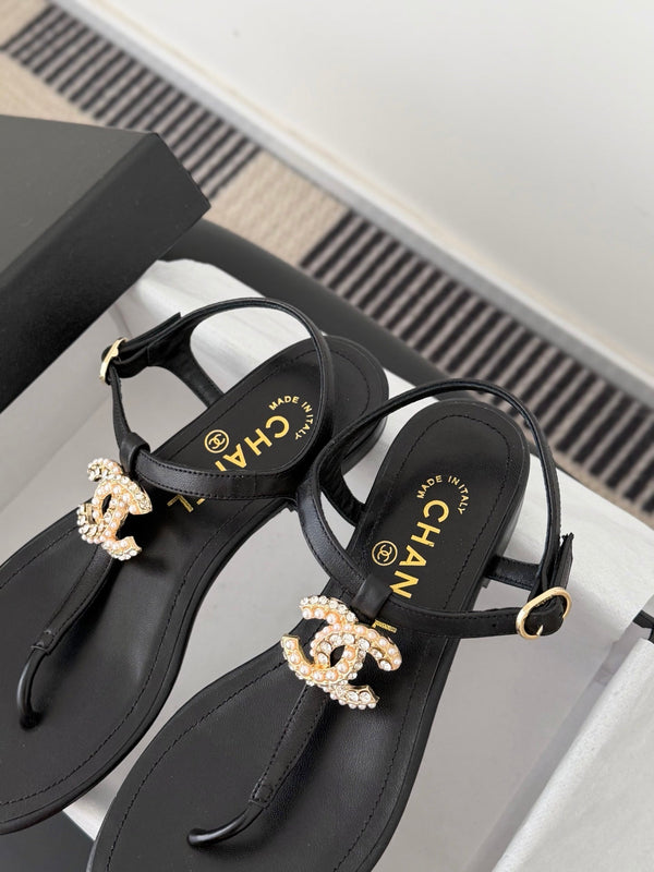 CC Strappy Sandals Black Sheepskin 670385
