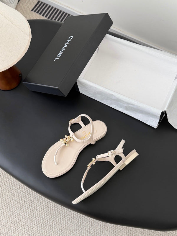 CC Strappy Sandals Cream Suede Sheepskin 670388