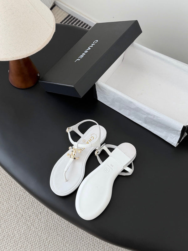 CC Strappy Sandals White Sheepskin 670389