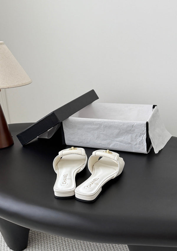 CC 26C Slippers Flat White Sheepskin 717800