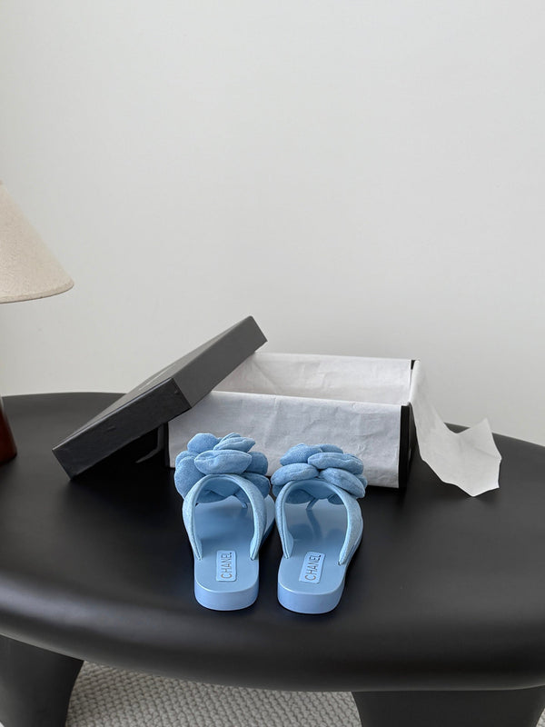 CC 26K Camellia Slippers Light Blue Suede 914832