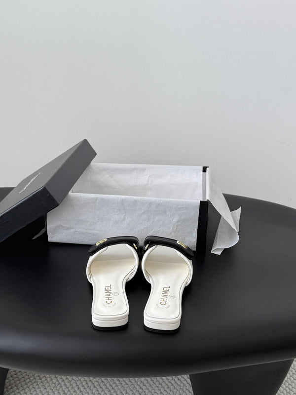 CC 26s Buckle Slippers White Black Leather 829739