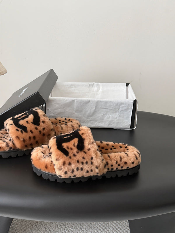 CC 26s Slides Black Leopard Dalmatian Print Shearling 969711