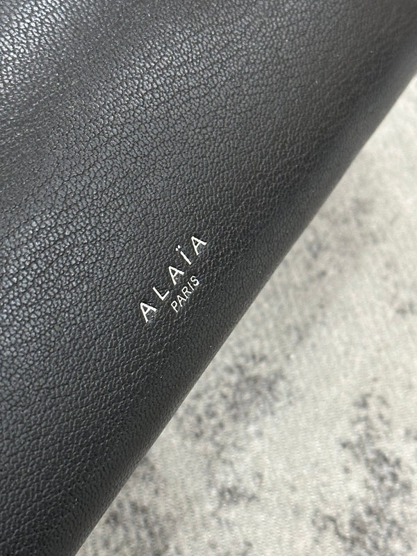 LE TECKEL SMALL BAG 27 IN BLACK GOATSKIN