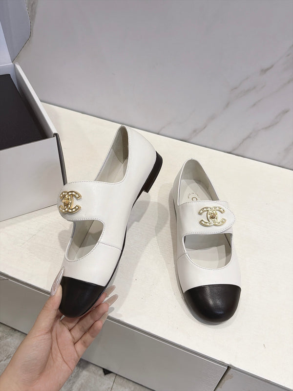 CC 26s Round Toe Mary Jane Shoes White Lambskin 937761