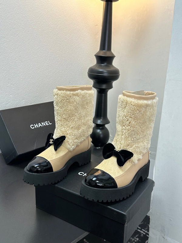 CC Coco Neige 2025/26 Low-cut Boots Beige Shearling Lambskin Patent Leather 529342