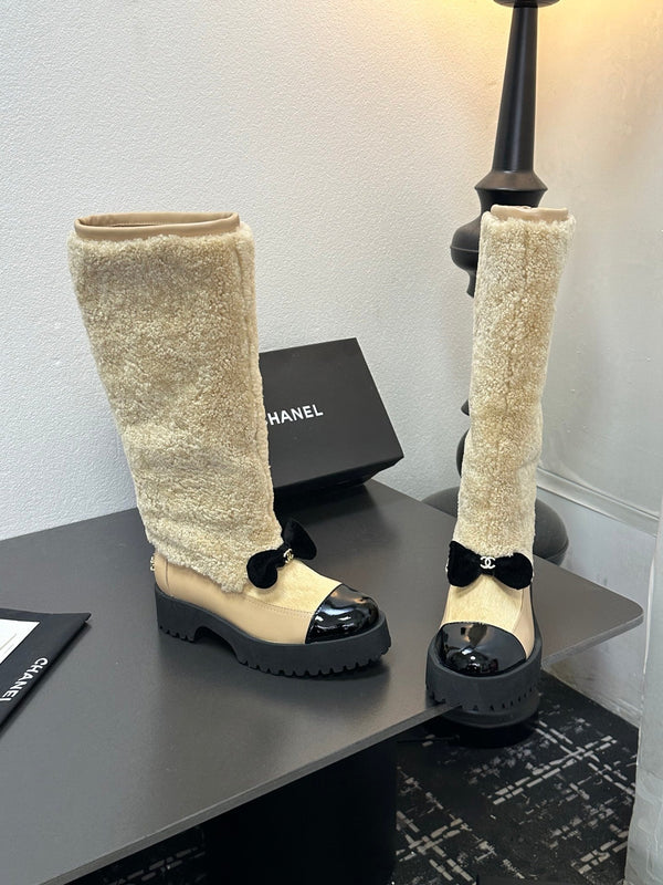 CC Coco Neige 2025/26 High Boots Beige Shearling Lambskin Patent Leather 529338