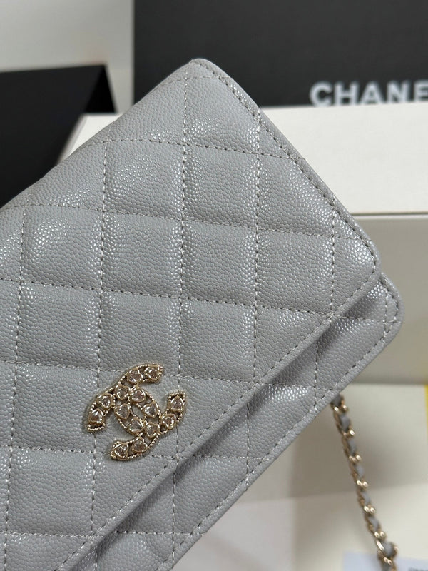 CC 25P Wallet On Chain 19cm Light Gray Cowhide Heart Rhinestone 243598