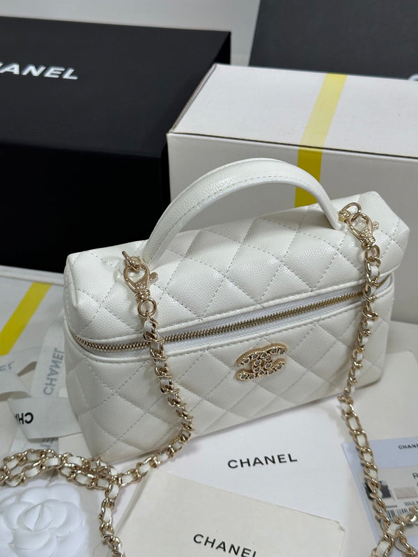 CC 25P Vanity Case 19.5cm White Calfskin Heart Rhinestone 243604