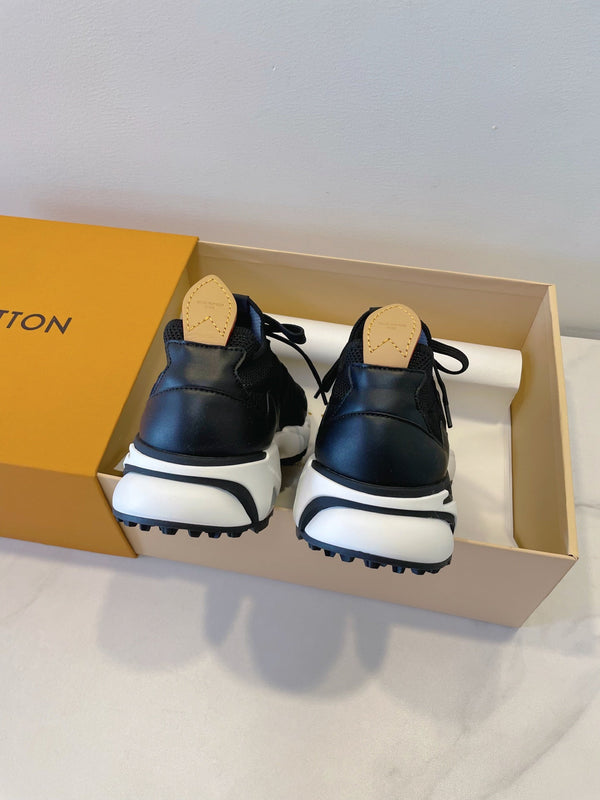 LV Runner Tatic Sneaker Black Frabic 500224
