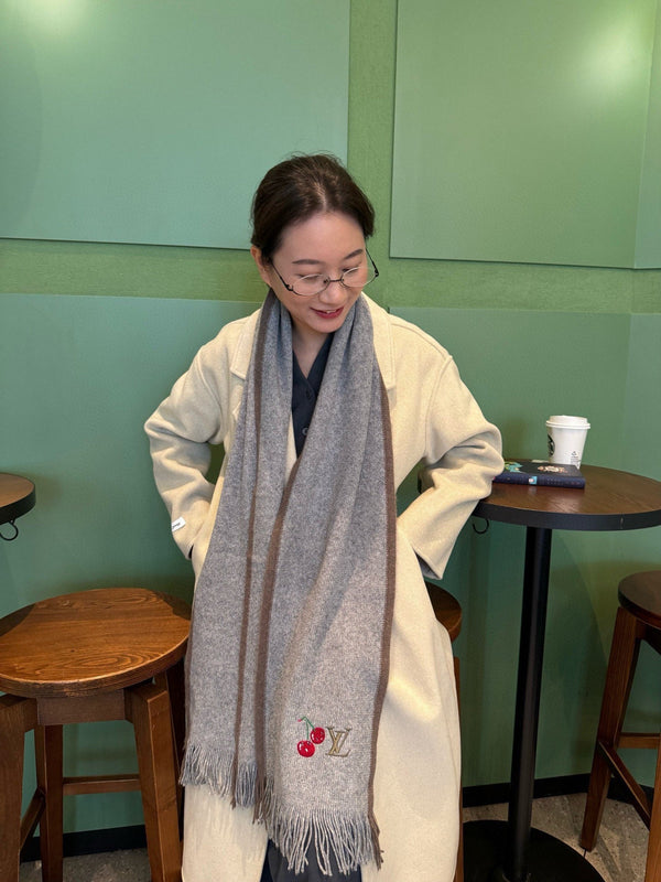 LV 25ss Scarf 180CM Gray Knitted Cashmere 292792