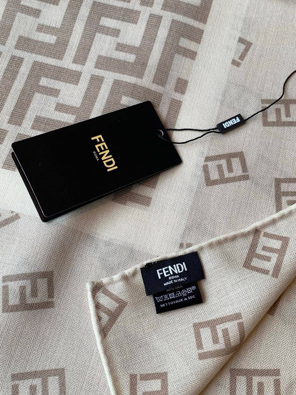 FF Scarf 140*140cm Cream Cashmere Silk 286296