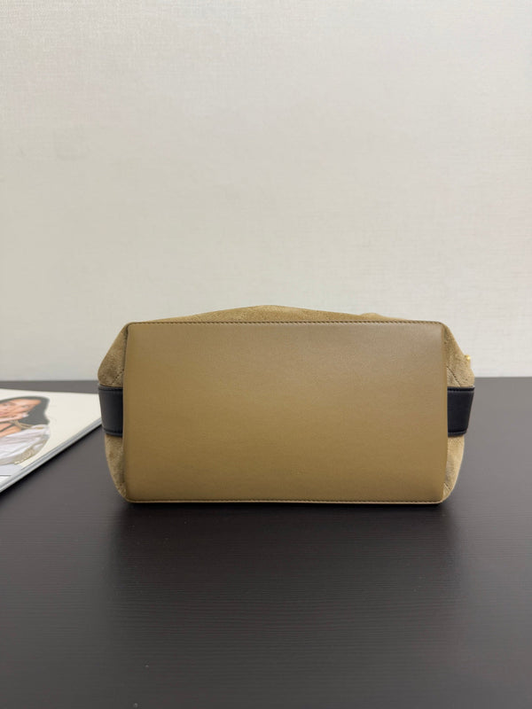 CC 26s Bucket 23cm Bag Black Brown Suede Calfskin (10 days to product)