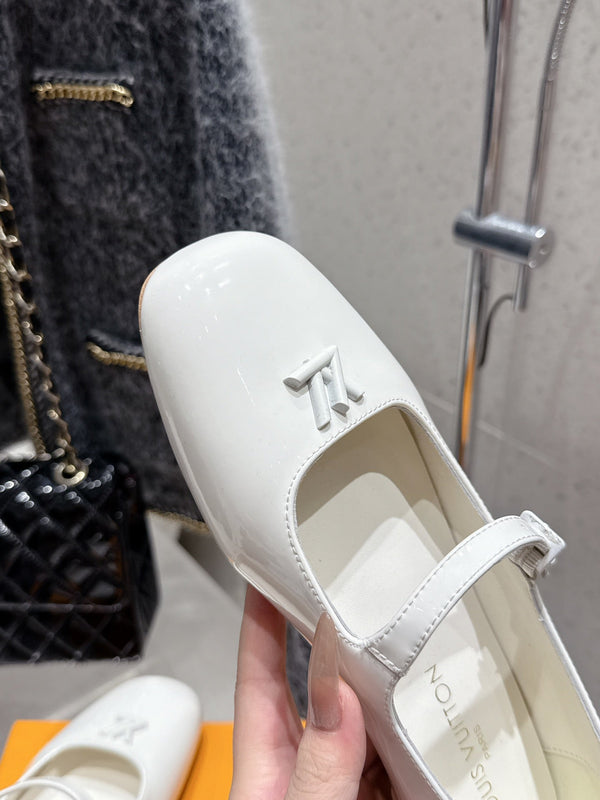 LV Swing Ballet Flat White Patent Leather 610708