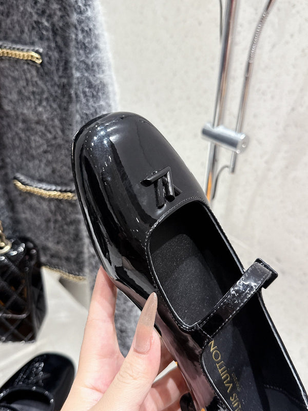 LV Swing Ballet Flat Black Patent Leather 610711