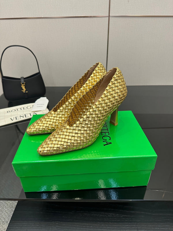 BV Sofia Pump 90mm Gold Intreccio leather 427649