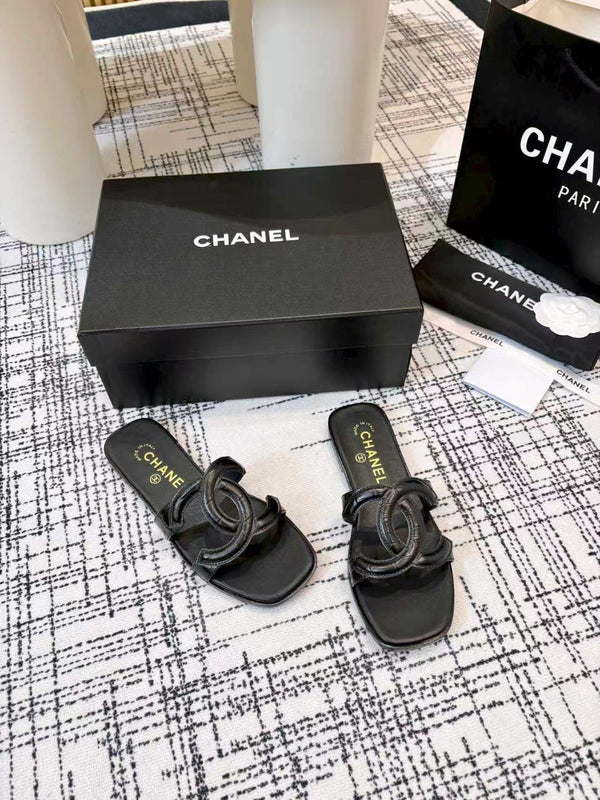 CC 26s Open-toe Sandal Black Glossy Sheepskin 681940