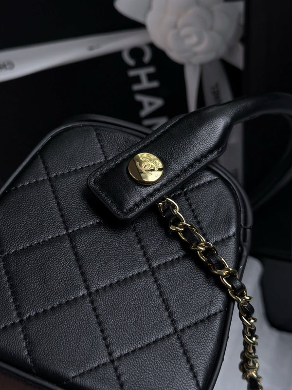 CC 26s Clutch With Chain 23cm Black Crocodile Calfskin