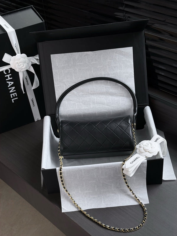 CC 26s Clutch With Chain 23cm Black Crocodile Calfskin