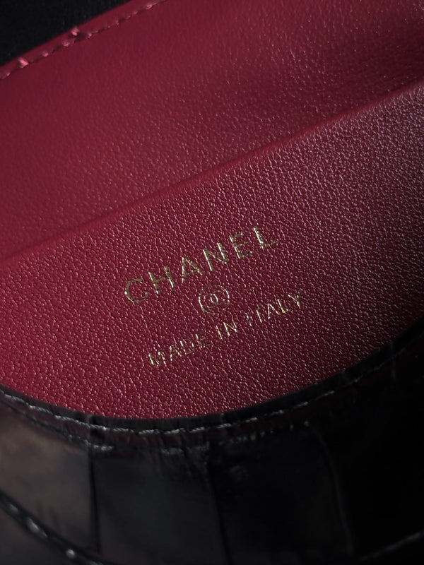 CC 26s Clutch With Chain 23cm Black Crocodile Embossed Calfskin
