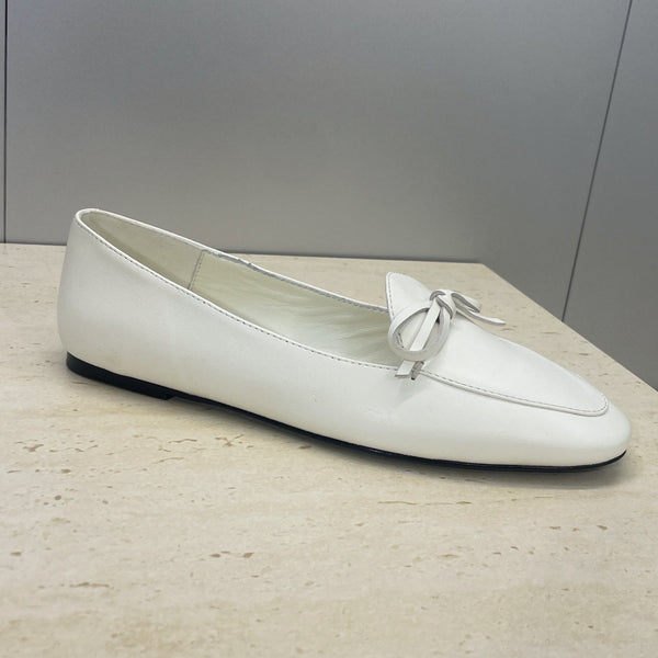 CL 26s Ballet Flats In White Lambskin With Bow