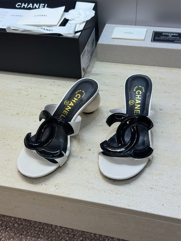 CC 26s Round Toe Open Toe Cutout Sandals 7cm Black White in Calfskin 761934