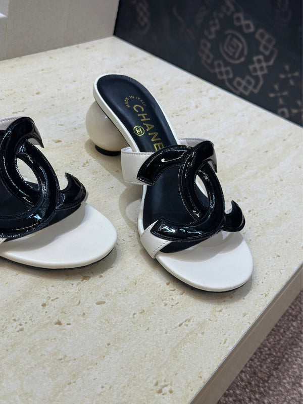 CC 26s Round Toe Open Toe Cutout Sandals 7cm Black White in Calfskin 761934
