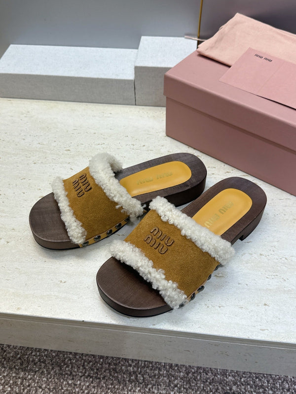 Miu Clog Sandals Yellow Suede Fur 118378