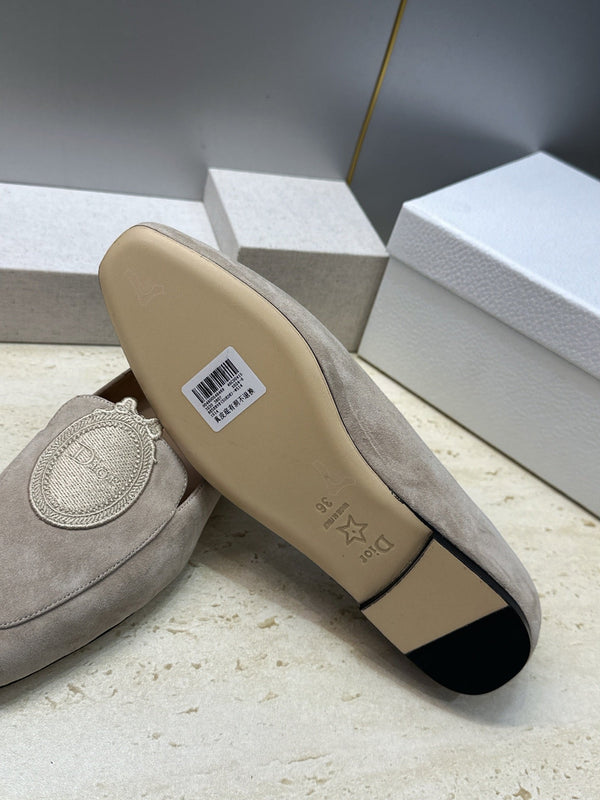 CD 26s Médaillon Loafers Light Taupe Suede 118455
