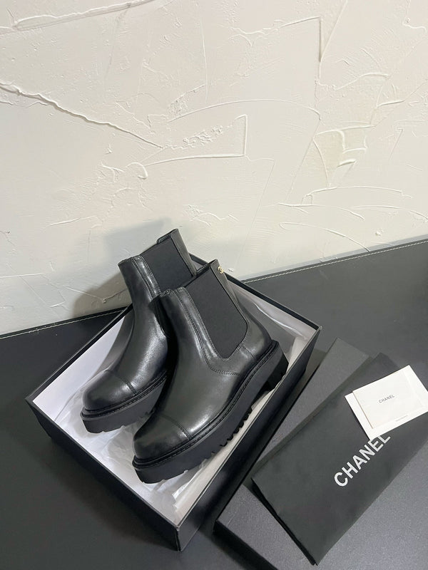 CC Chelsea Ankle Boots In Black Cowhide 949682