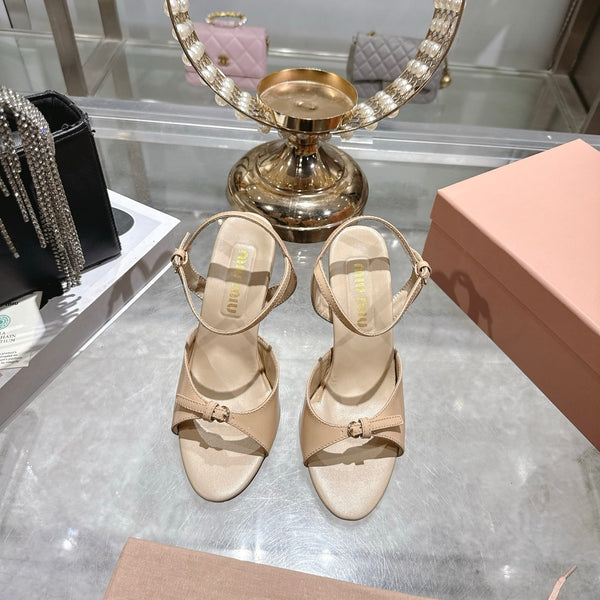 Miu Sandal With Buckle Beige Patent Leather 751324