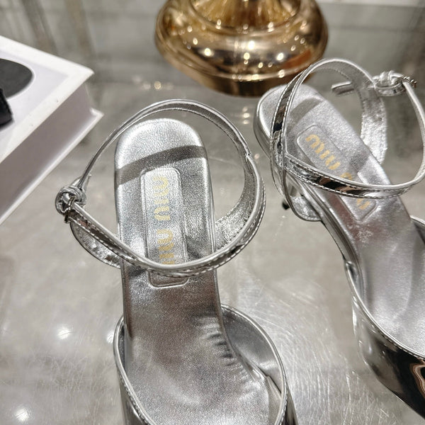 Miu Sandal With Buckle Sliver Patent Leather 751328